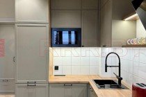 Большая угловая кухня с открытыми полками в стиле неоклассика №117 Большая угловая кухня с открытыми полками в стиле неоклассика №117