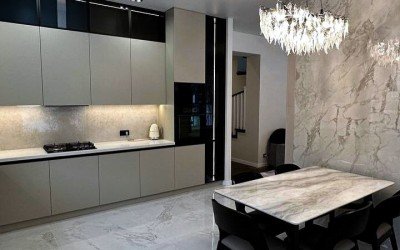 Кухни под потолок с антресолью в Минске под заказ: фото, цены, доставка и монтаж от rrr.by